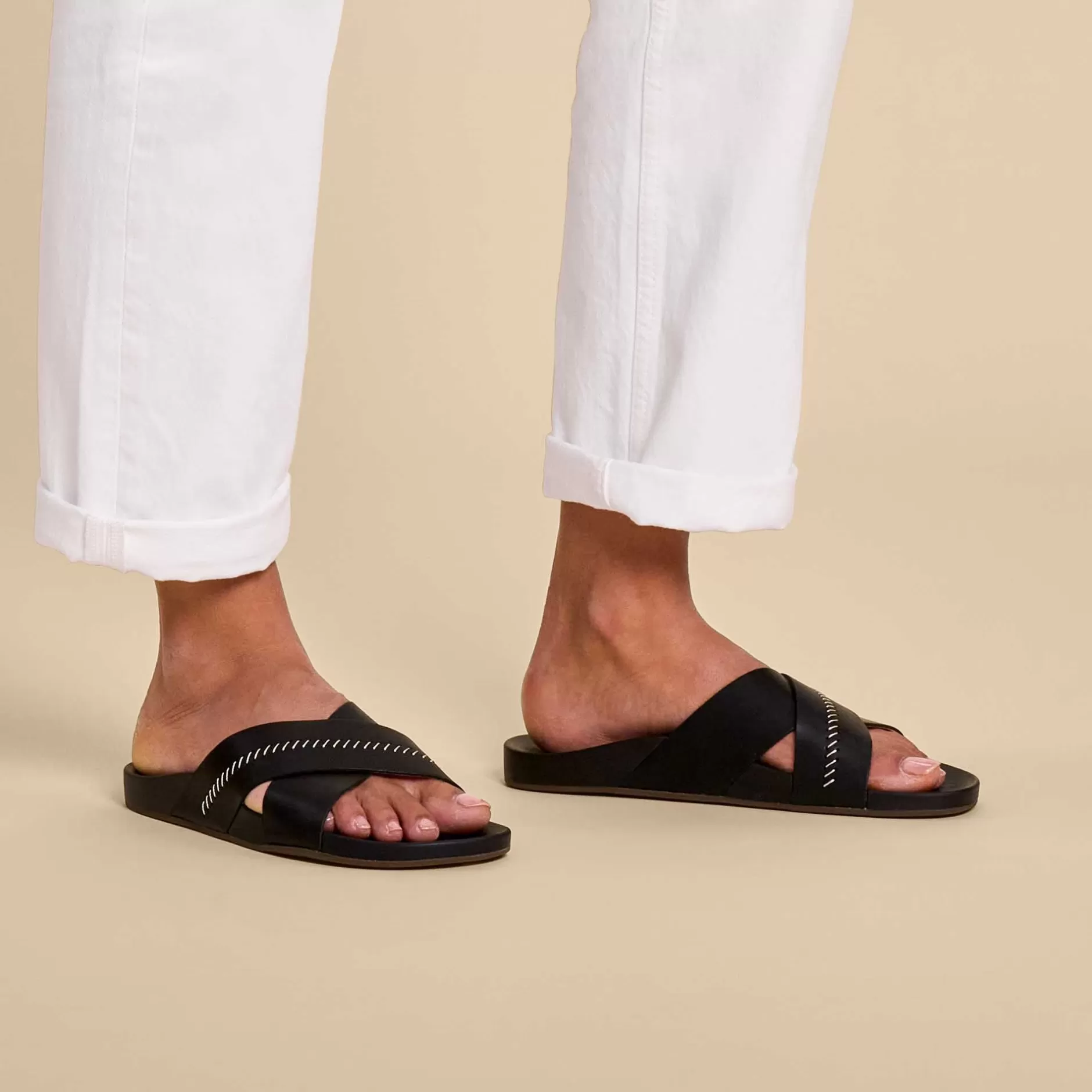 OluKai Sandals>Kipe'A 'Olu Women'S Leather Slide Sandals